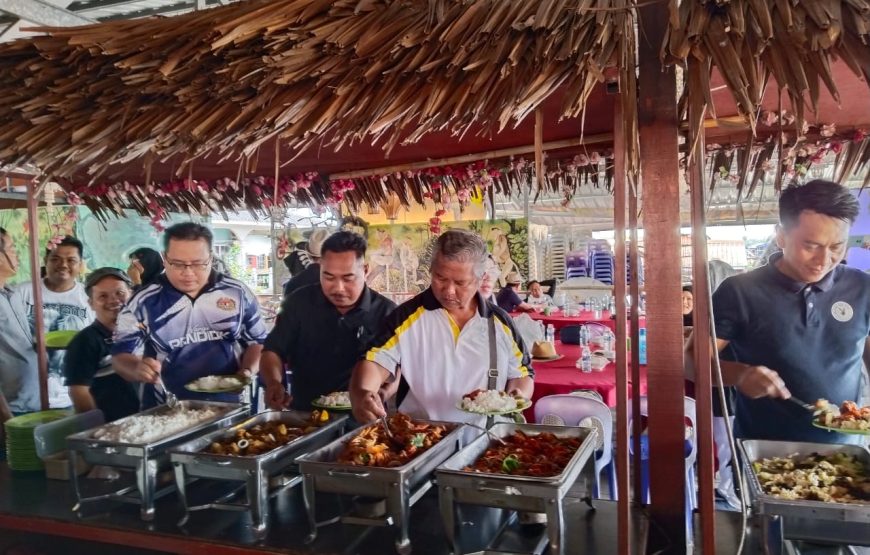 WESTON WETLAND MONKEY & FIREFLIES CRUISE